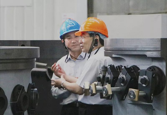 陕西省委书记、省人大常委会主任胡和平一行莅临星空电竞“话转型”“谈发展”